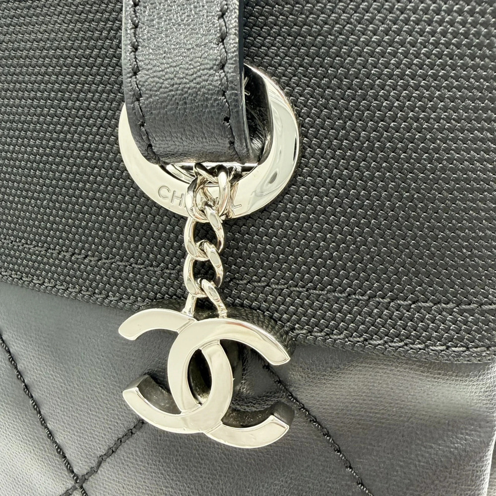 CHANEL Black Leather Tote Bag - Picture 11 of 16